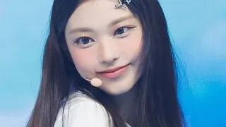 me and 강해린 have the same eyes and eyebrows!