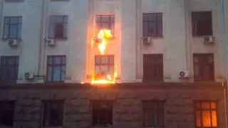 Одесса Ультранационалисты подожгли здание с людьми 02 05 2014