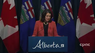 Alberta Premier Danielle Smith addresses the media in Calgary – January 10, 2023