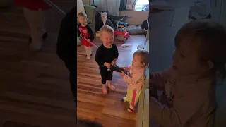 babies fighting