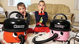 EPIC PILLOW FIGHT! ~ Henry Hoover Kids TRICK MAMA ONCE AGAIN! ~ Henry & Hetty HELP TO VACUUM UP MESS