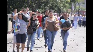Miles de venezolanos cruzan Colombia a pie | Noticias Caracol
