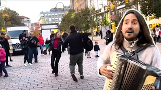 A couple started to dance during this Ukrainian traditional song performed by a Colombian band