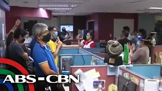 PANOORIN: Newsroom ng ABS-CBN habang nagsa-sign off ang network | TV Patrol