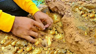 Treasure Hunting! Finding and Digging for Treasure worth millions dollar from Huge Nuggets of Gold.