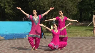 Выступление коллектива индийского танца "Радхарани"