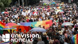 Miles se manifiestan a favor de la diversidad en la Marcha del Orgullo Gay en México