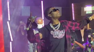 Buju brings Wizkid to the stage to perform hit song ,Mood | BUJU SORRY I’M LATE CONCERT