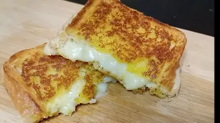 A Perfect Grilled Cheese Sandwich in a pan ||Easy & Step by step Grilled Cheese Toast Recipe ||