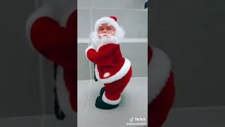Papai Noel dançando funk