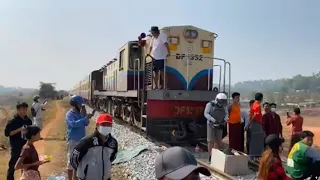 Bahnangestellte auf Gleisen: Proteste in Myanmar gehen weiter