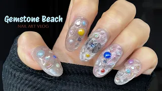 I create nail art "Gemstone Beach."