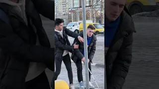 Помощь слепому человеку 🥹 #prankvideos #prank