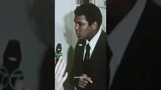 Muhammad Ali shows Reporter his Speed 🐐