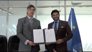 Fijian Attorney-General officiates at the signing of financing agreement with European Union