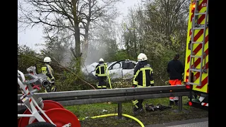 Spektakulärer Unfall auf der A5 - BMW X5 kommt von Fahrbahn ab und überschlägt sich mehrfach