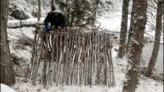 Caught in a SNOWSTORM: Surviving -20°C in a Bushcraft Shelter in Heavy Snowfalls