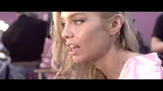 QuickClipsHQ - Stella Maxwell Close-Up in Make-Up Heaven