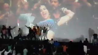 SRK FANS FIGHTING & DANCING IN CINEMA THEATER