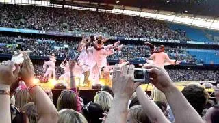 Take That - Hold Up A Light - City of Manchester Stadium - 7th June 2011