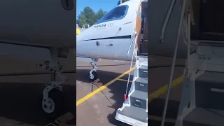 🛩  Inside the Embraer Phenom 100