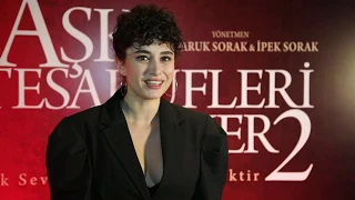 AŞK TESADÜFLERİ SEVER 2 Filmi Gala Röportaj