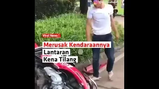 Sadis! Pria Ini Rusak Motor Lantaran Kena Tilang