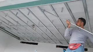 (Translator) Method for installing a gypsum board ceiling iron