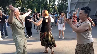 А ты меня забывай!👍💃🕺/Танцы в парке Горького Харьков июнь 2021