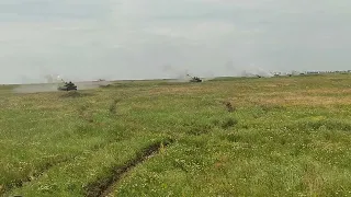 Залп 122 мм  2С1 "Гвоздика"/shooting self-propelled artillery