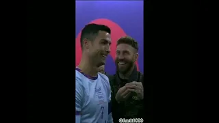 Cristiano Ronaldo  indo cumprimenta  todos os jogadores do psg principalmente o Messi 😍🥰