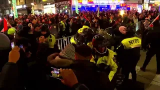 Pro-Palestine protesters near Rockefeller Center tree lighting, NYPD appears to detain individuals