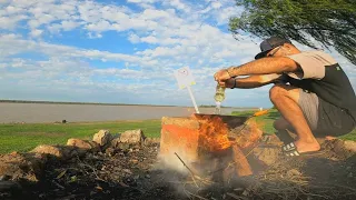 PESCA Y COCINA  a la ORILLA DEL RÍO. pesca urbana.