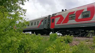 Недавно покрашенный 2тэ10утК-0038 тормозит на станции Колтубанка (Колтубанка - Неприк)