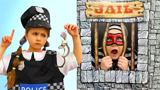 Ruby and Bonnie pretend play police