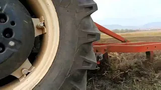 Zetor 6911 plowing