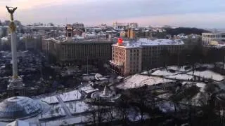 вид на майдан незалежності з балкону готелю Україна