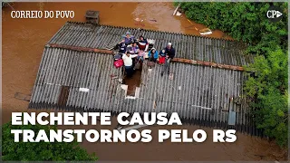 Enchente isola pessoas, bloqueia estradas e arrasta moradias pelo Rio Grande do Sul