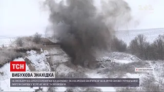 Новини Хмельницької області: чоловік з металошукачем посеред лісу знайшов арсенал зброї | ТСН 12:00