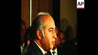 SYND 24 12 71 NEW PRESIDENT BHUTTO HOLDS PRESS CONFERENCE