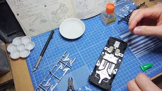 Aoshima 1:24 Back To The Future II Delorean plamo build 9