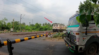 Extremely Dangerous Speed Patna Jan shatabdi Express Aggressive Storm Moving At Railgate