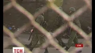 Українські моряки захищені мирними жителями і зброю не здають