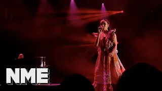 FKA Twigs performs 'Cellophane' at NME Awards 2020