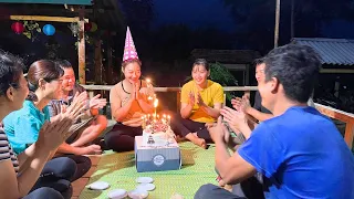 All the family together organized a birthday party for Ly Mai, filled with happiness