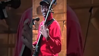 Cantando y Tocando a la vez I RICHARD BONA es una LEYENDA al BAJO.