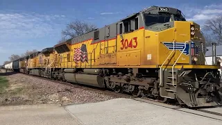 Emerald Street railroad crossing, UP 3043 Manifest, Onawa, IA