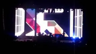 Tiesto - Kaleidoscope (live intro from Lowell 10-1-09) [QUALITY VIDEO]