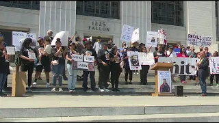 Victims' families rally to support recall of embattled Alameda County D.A.