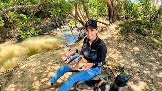 Fomos pescar em um lugar novo pescamos e fritamos peixe na beira do rio